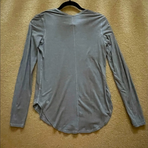 Lululemon Yogini 5 Year Long Sleeve Striped Tee Color Blue and White Size 4 - Picture 9 of 9